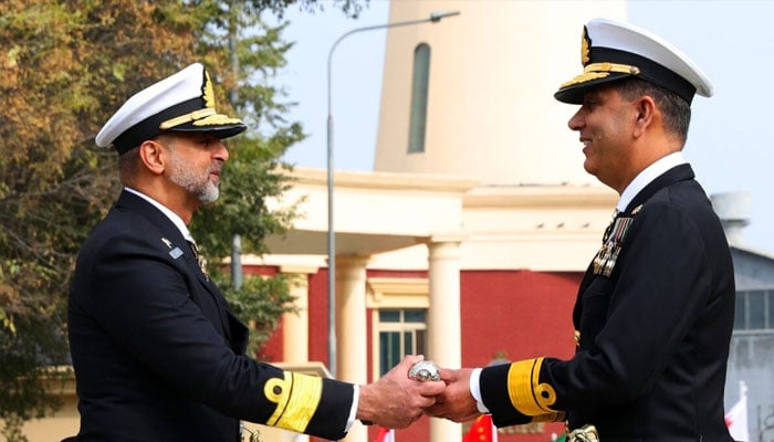 Rear Admiral Jawad Ahmed (left) assuming command as Commander Central Punjab (COMCEP) from outgoing COMCEP, Rear Admiral Azhar on December 23, 2024.— APP