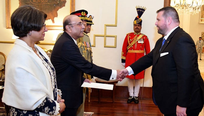 President Asif Ali Zardari (left) shakes hands with Ambassador-designate of Romania Dan Stoenescu at Aiwan-e-Sadr on December 24, 2024. — PID