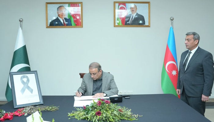 President Istehkam-e-Pakistan Party and Federal Minister for Privatisation, Board of Investment & Communications Abdul Aleem Khan visits the Azerbaijani Embassy in Pakistan in Islamabad on Dec 27, 2024. — PID