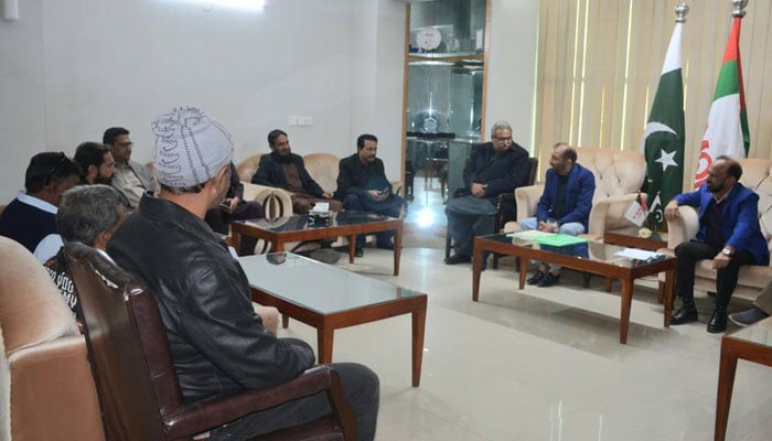 Muttahida Qaumi Movement-Pakistan (MQM-P) senior leader Dr Farooq Sattar meets representatives and office-holders of the PIA’s labour union, labour division of the MQM and Air League at the Bahadurabad headquarters of the party on Dec 27, 2024. — Facebook@dfsmqm