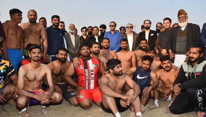 Commissioner Karachi along with Chief Guest Mayor Karachi Murtaza Wahab (centre) inaugurated the Commissioner Karachi Sports Festival Kabbadi tournament.— Facebook@CommissionerKarachiOffice/file