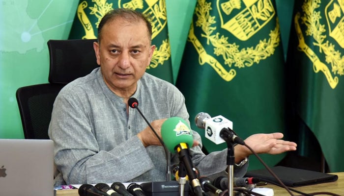 Federal Minister for Petroleum and Natural Resources Musadik Malik addresses a press conference. — PID/File