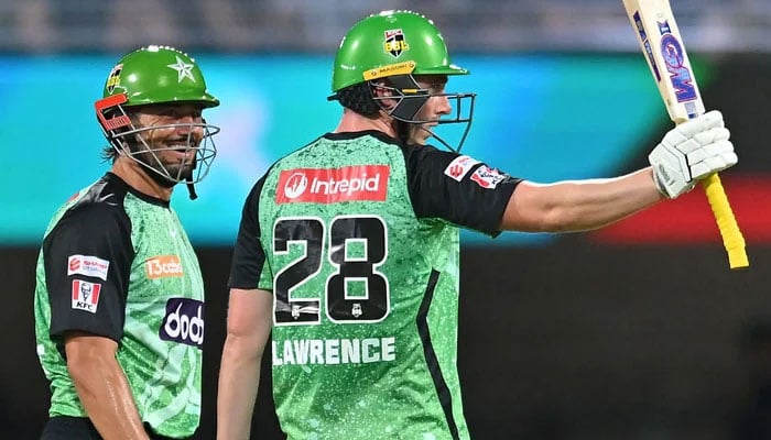 Melbourne Stars Dan Lawrence (right) raises his bat after scoring a half-century in BBL 2024 match against Brisbane Heat on January 1, 2025. — X/StarsBBL