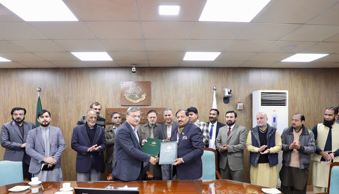 The image shows the signing ceremony for the Memorandum of Understanding (MoU) between Allama Iqbal Open University (AIOU) and the Rural Development Foundation (RDF) on January 2, 2025. — Facebook@AIOU.OfficialAccount