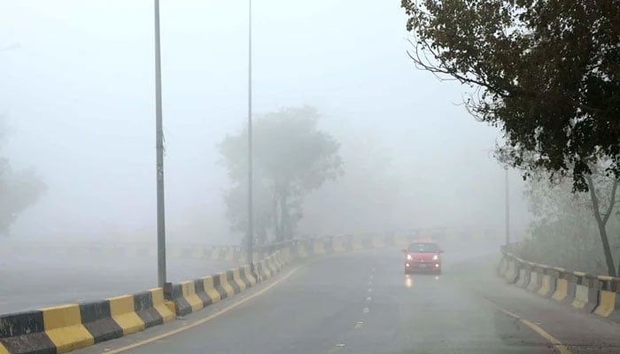 A view of thick fog that engulfs the whole city during morning time in the Federal Capital on January 2, 2024. — APP