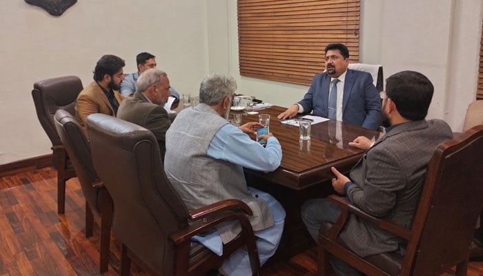 Board of Intermediate Education Karachi (BIEK) Chairman Ameer Hussain Qadri meets a delegation from Jamaat-e-Islami (JI)  on January 2, 2025. — Facebook@BIEKarachi