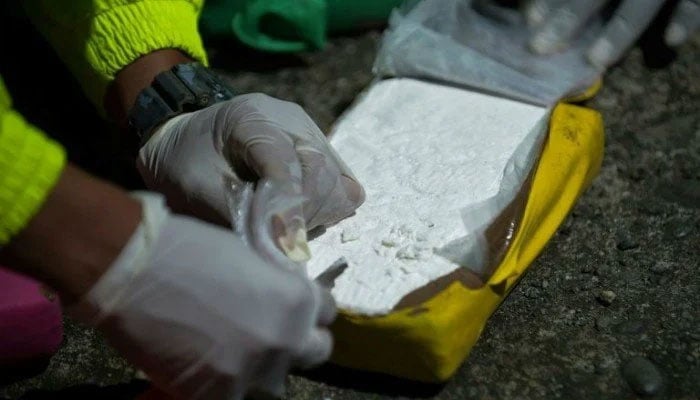 Representational image shows a security personnel recovering drug after foiling a smuggling bid. — APP/File