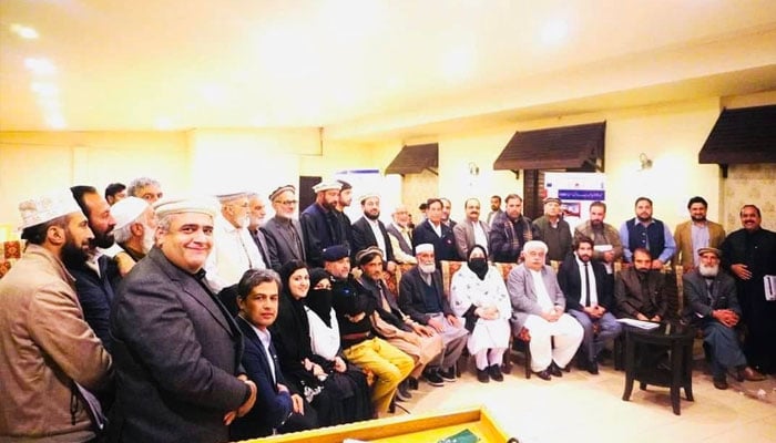 A group photo from a divisional consultative workshop to develop an action plan for strengthening Dispute Resolution Councils (DRCs) in Khyber Pakhtunkhwa by Peace and Justice Network (PJN), in partnership with UNDP Pakistan and the Khyber Pakhtunkhwa Police.— Facebook@bunerawaz1