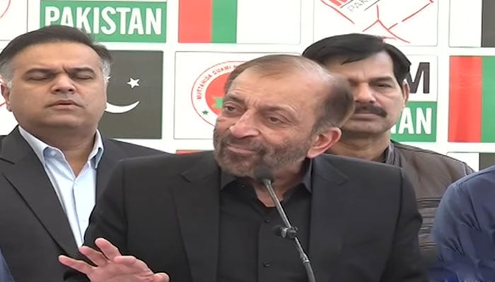 Muttahida Qaumi Movement-Pakistan (MQM-P) leader Dr Farooq Sattar addressing a press conference on January 4, 2025.— Facebook@dfsmqm