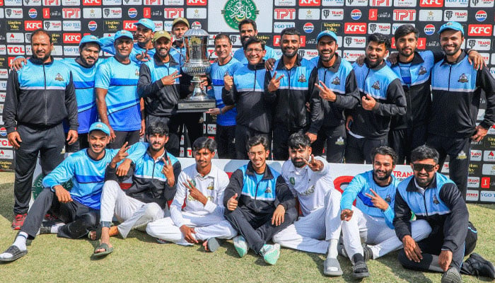 Team Sialkot posing for photo after winning their third Quaid-e-Azam Trophy by defeating Peshawar in Karachi on January 5, 2025.— PCB