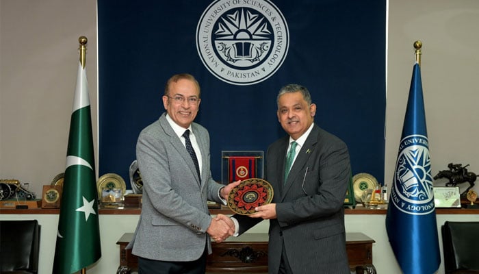 Pakistans Ambassador to the US Rizwan Saeed Sheikh (right) receiving a shield for a keynote on strengthening Pak-US ties at NUST on January 6, 2025.— Facebook/ @NUSTofficial