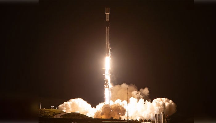 Space X launching Starlink Falcon 9 rocket carrying satellites. — X@SpaceX/File