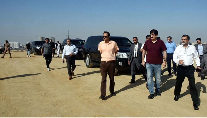 Sindh Chief Minister Syed Murad Ali Shah (2nd right) visits Malir Expressway to assess the project developments, in Karachi on November 3, 2024. — PPI