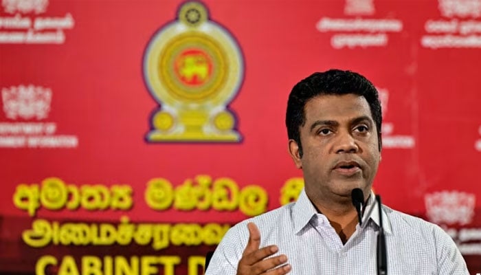 Sri Lanka orders ex-leaders to move out of deluxe mansions