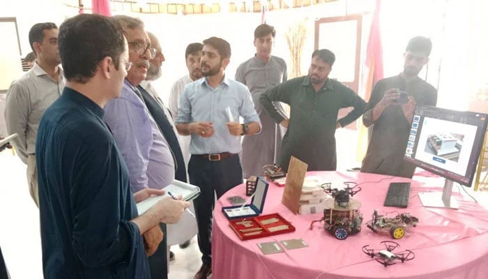 A student briefs Pakistan Engineering Council team about their projects at the 7th Final Year Engineering Design Projects Expo 2024 of Engineering Universities on July 1, 2024. — Facebook/Pakistan Engineering Council