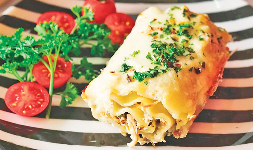 CHICKEN ALFREDO LASAGNE ROLLUPS