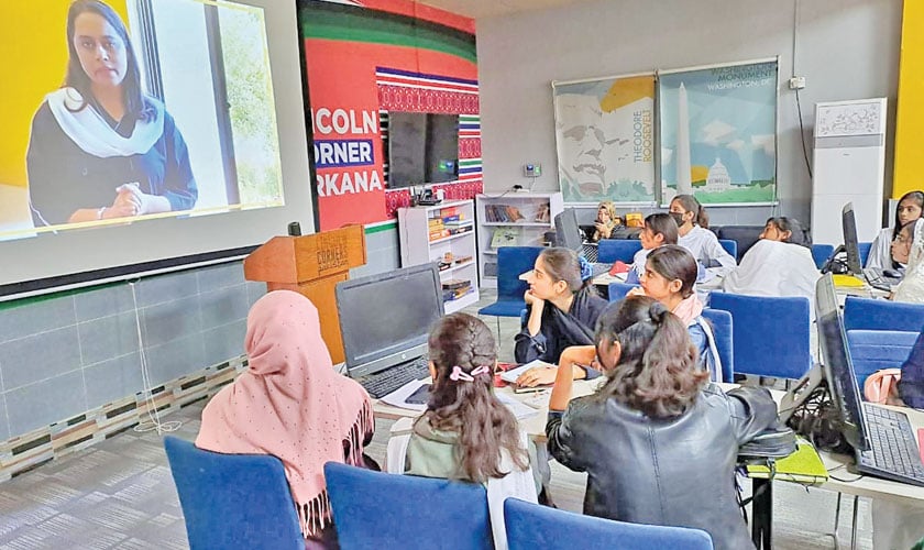 Zunaira conducting a virtual session in Larkana