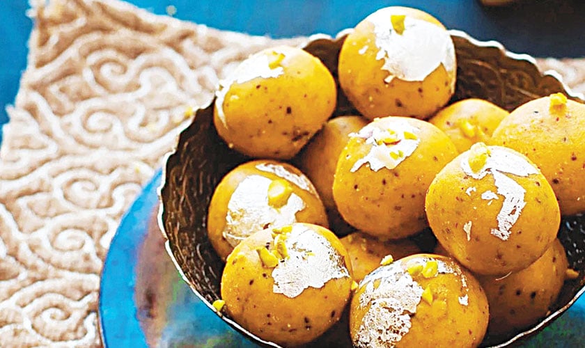 Besan k Laddoo