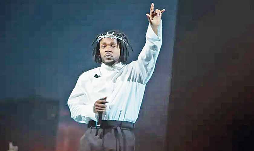 Kendrick Lamar pays tribute to Virgil Abloh at Louis Vuitton Paris show
