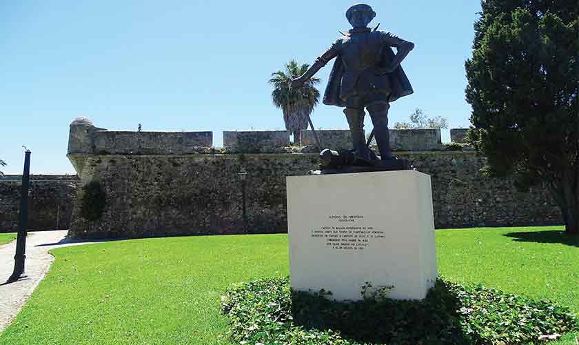 Statue of Diogo de Menezes, Cascaise.