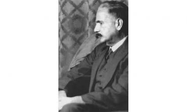 Iqbal and de-coloniality