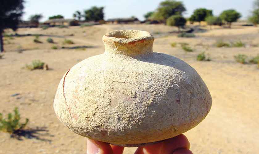 Pottery vessel fond from circular pit grave on Bapro Rek Buthi, Mol valley.