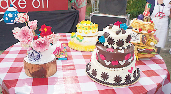 What’s food without a fight? Amateur and professional bakers went head to head at the cake-off at Karachi Eat giving audiences a brilliant display of talent. 