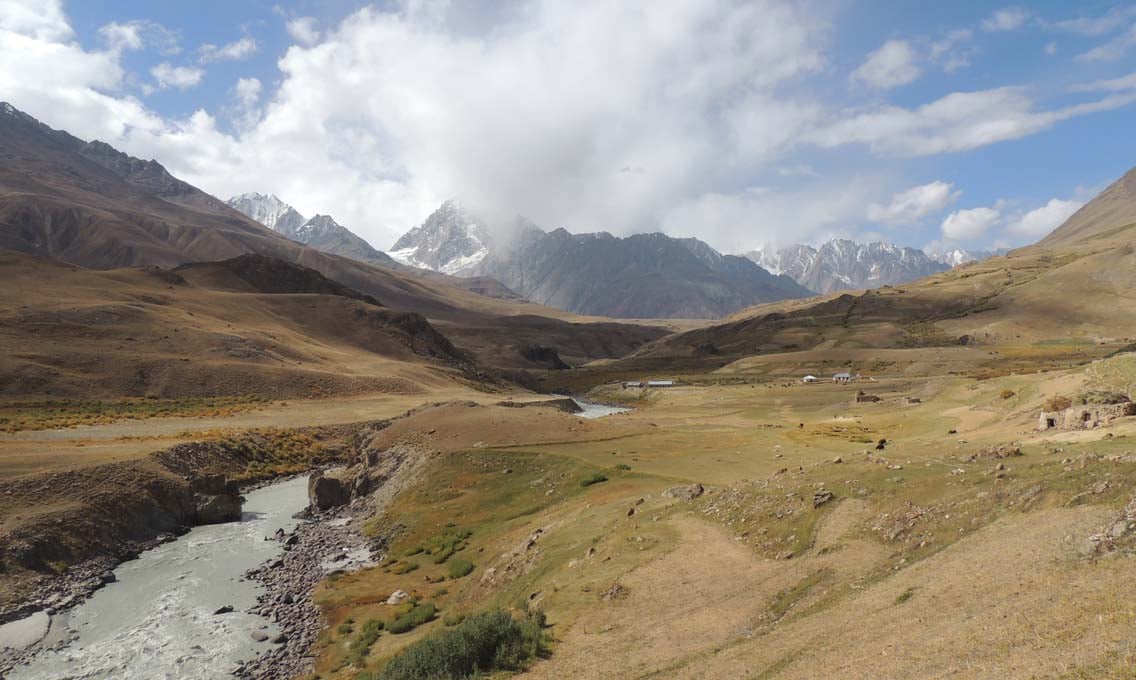 Broghol valley, with Koyo Zom shrouded in clouds.