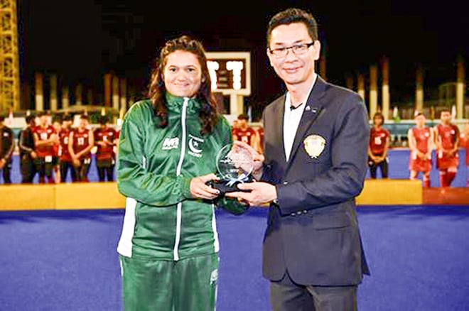 Rizwana Yasmin receiving 'Goalkeeper of the Tournament'  award at the 4th AHF Cup