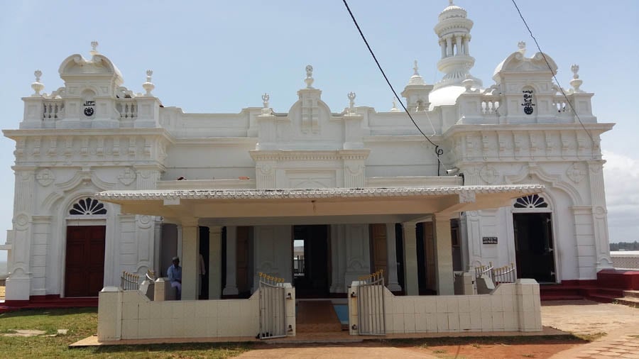 Kechimali mosque. Front elevationlooks like an elegant mansion.