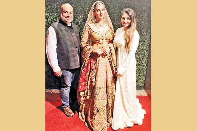 Saba Qamar walked for famed Padmaavat designers Rimple and Harpreet Narula and looked absolutely stunning in a gold, maroon and red lehnga choli by the designers. While Saba wore traditional jewellery by Asim Jofa, her makeup was done by Fatima Nasir.