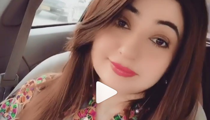 Pakistani Singer Gul Panra Sexx Vedio - Watch: This Pashto song of Gul Panra is real treat for ears