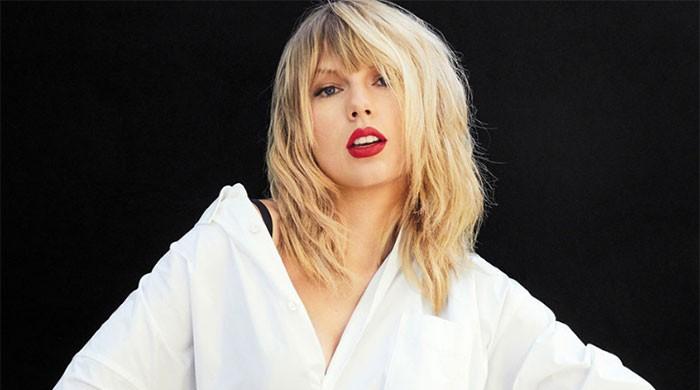 Taylor Swift celebrates turning 30 with adorable throwback snap