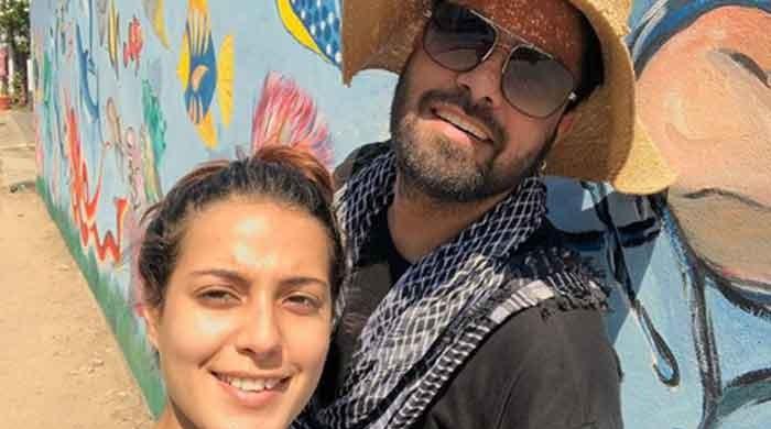 Yasir Hussain's latest gesture of love for Iqra Aziz wins the internet