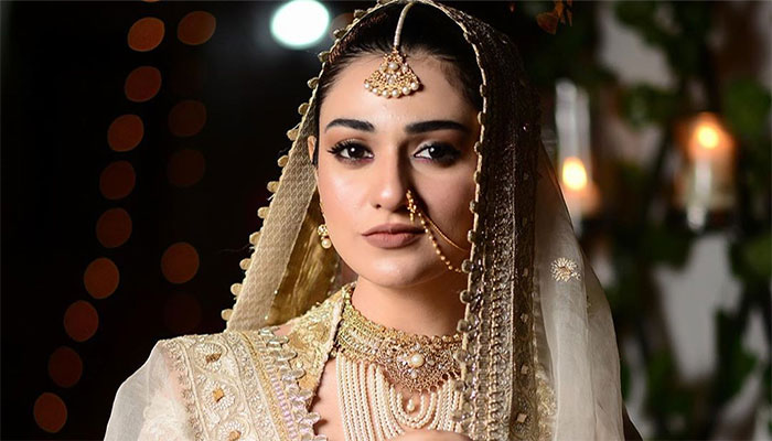 Sarah Khan Looks Ethereal In This Bridal Outfit 0973