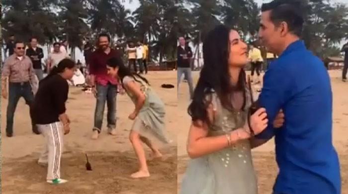 katrina-kaif-plays-end-of-day-games-with-akshay-kumar-video-takes