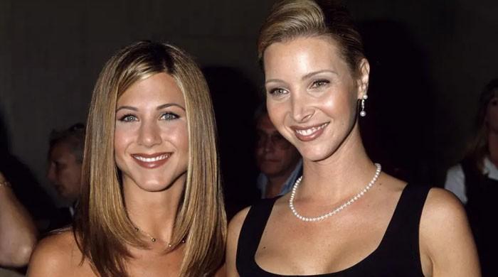 Jennifer Aniston supports 'Friends' co-star Lisa Kudrow as she shares ...