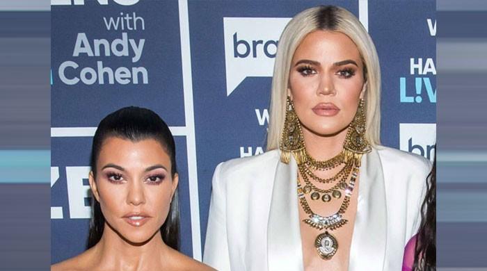 Khloe Kardashian Hilariously Trolls Sister Kourtney Kardashian Online