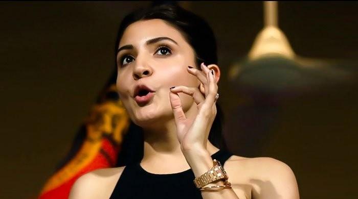 Anushka Sharma Lashes Out On Paparazzi