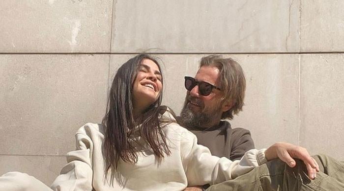 ‘Ertugrul’ star Engin Altan, wife Neslisah’s latest PDA-filled photo ...