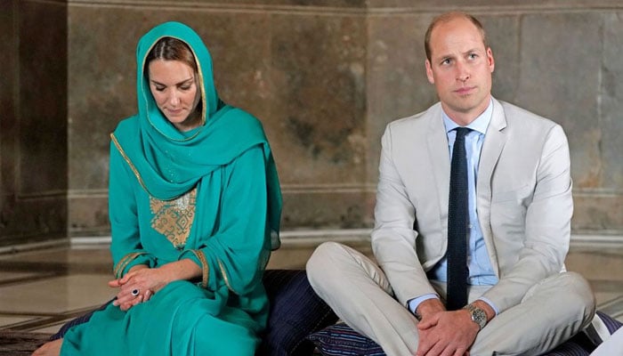 Prince William and Kate Middleton during their visit to Badshahi Mosque in Lahore