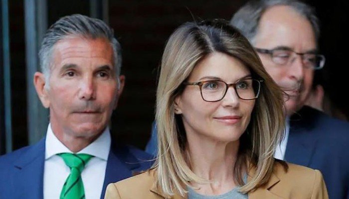 Lori Loughlin, Mossimo Giannulli head to Mexico after serving prison sentence