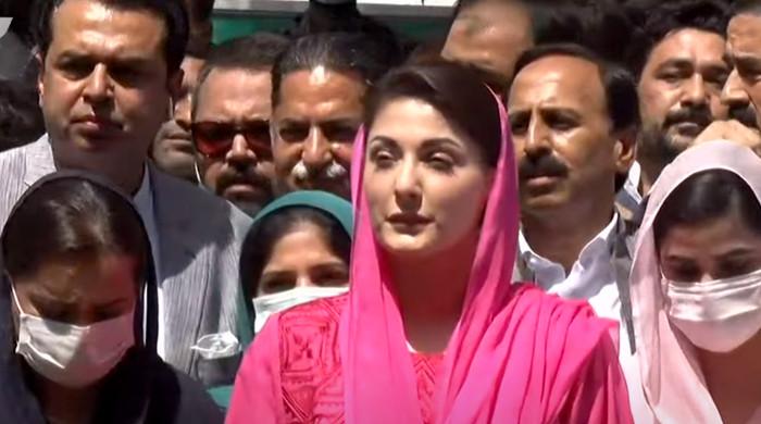 ‘چھوٹے بچوں کا کیا؟’: مریم نواز نے وزیر اعظم عمران خان کو عصمت دری کے تبصرے پر مار ڈالا