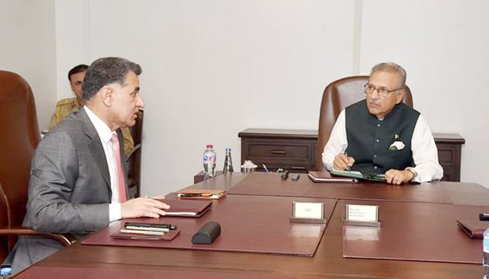 President Dr Arif Alvi being briefed by Director General Inter-Services Intelligence Lt. Gen. Faiz Hamid, on July 15, 2021. — Presidents Secretariat