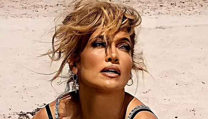 Jennifer Lopez showcases her incredible figure in purple sports