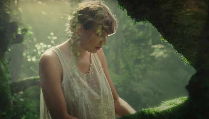 Taylor Swift pens heartfelt note in honor of ‘Folklore’s anniversary