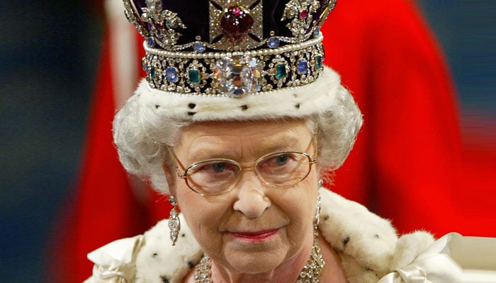 Queen wins support amid anti-monarchy campaign around UK