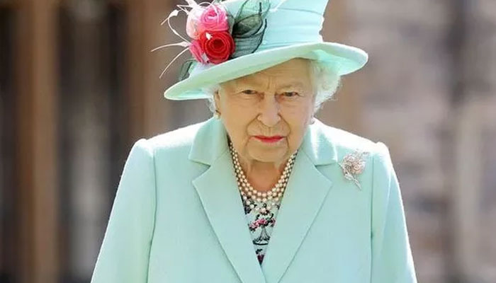 Queen Elizabeth receives royal welcome as she arrives at Balmoral Castle for summer break