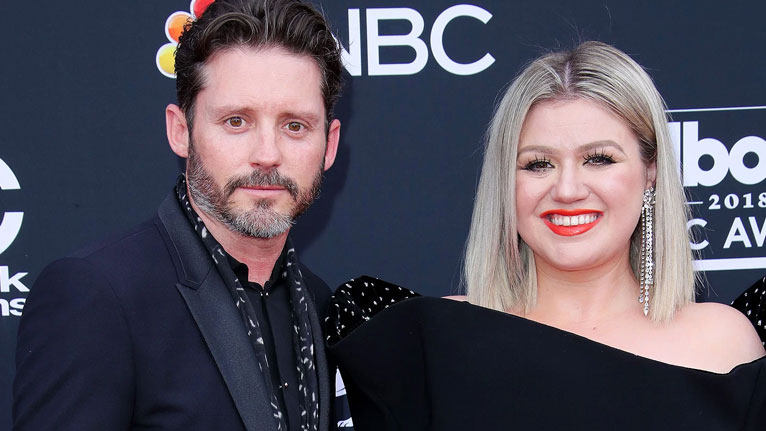 Kelly Clarkson requests last name be reinstated amid divorce proceedings: reports