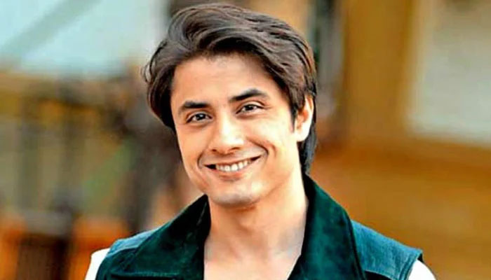 Ali Zafar sings MEIN URA for Pakistan Air Force on Defence Day